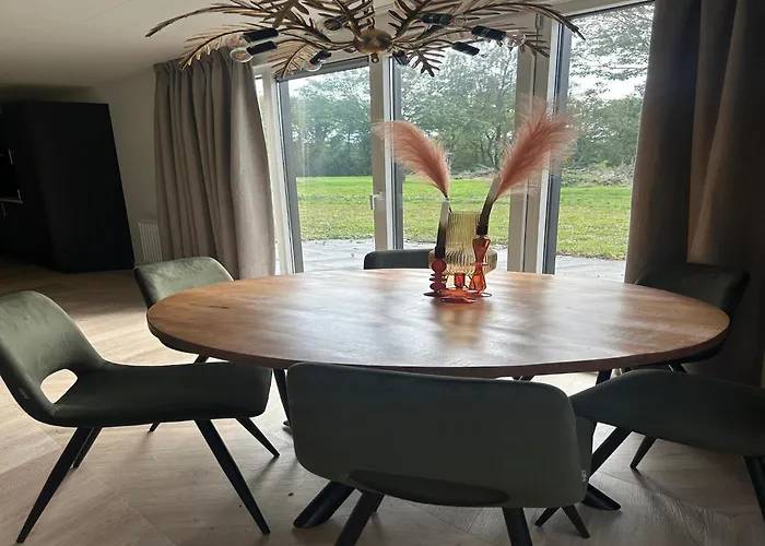 Welcoming For 8-guests Vakantiehuis